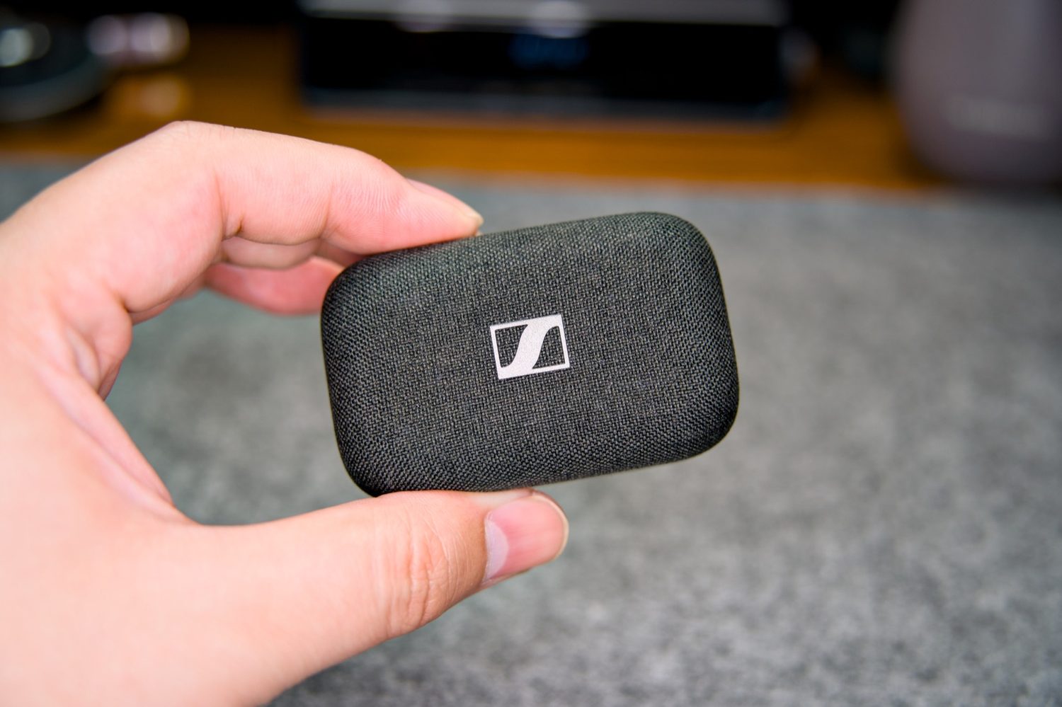 MOMENTUM True Wireless 4 充電ケースの大きさ