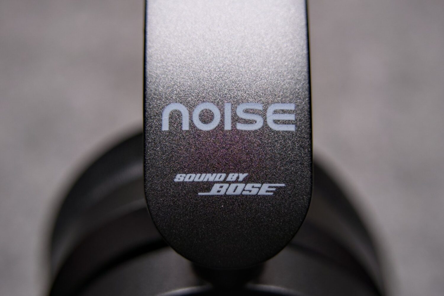 Noise Master Buds MAX ヘッドバンドのnoiseとSOUND BY BOSEの刻印