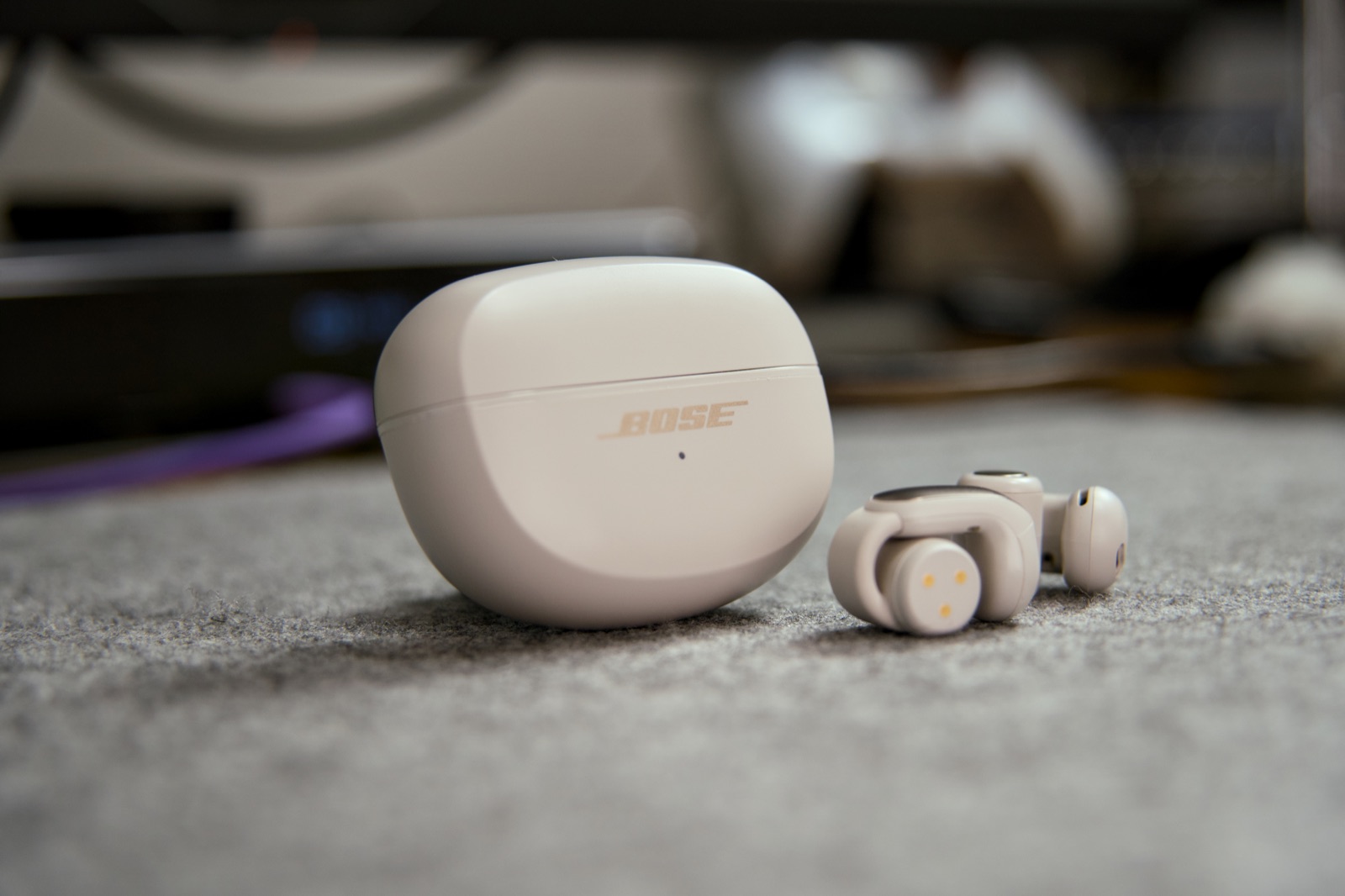 Bose Ultra Open Earbuds 初代 充電ケースとイヤホン